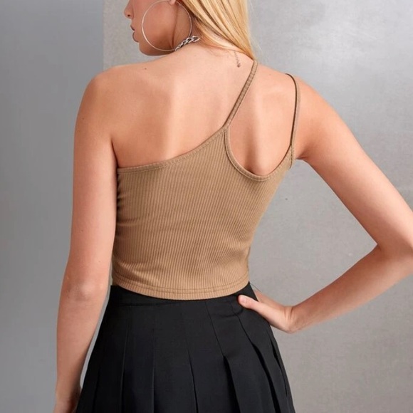 (SOLD) Ribbed One Shoulder Crop Top 🤎 - Picture 2 of 3